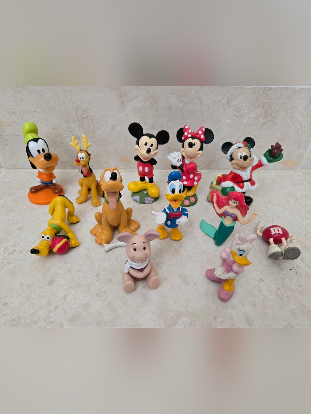 Disney LOT of  12 Figures